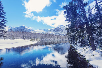 Fototapeta na wymiar Glacier Park in winter