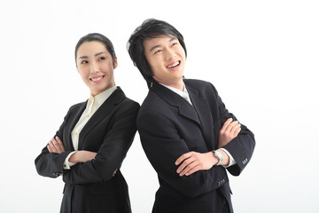 등을 맞대고 서있는 비즈니스 여성과 남성