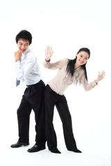 서서 제스처를 취하는 아시안 비즈니스맨과 우먼