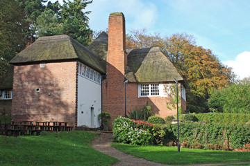 Fototapeta na wymiar thatched house, Cockington
