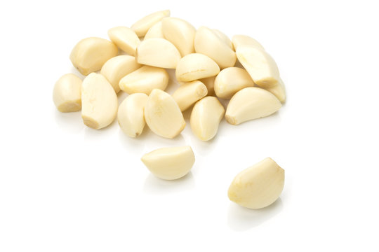peeled cloves of garlic