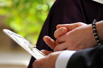 H&auml;ndehalten im Standesamt