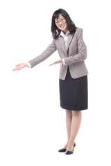 서서 제스처를 취하는 아시안 비즈니스 우먼