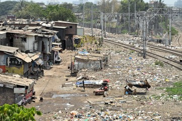 Fototapeta premium Ramshackle huts in Mumbai's slum Dharavi