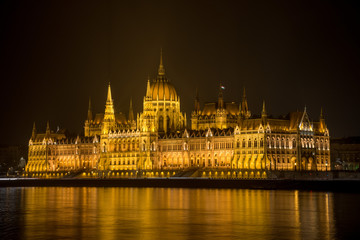 Fototapeta na wymiar Hungarian Parlament Building at night