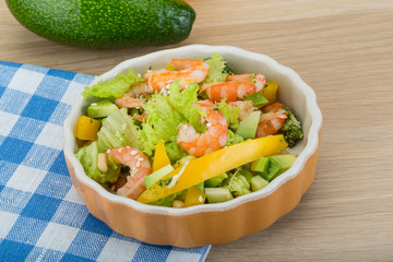 Salad with shrimps and avocado