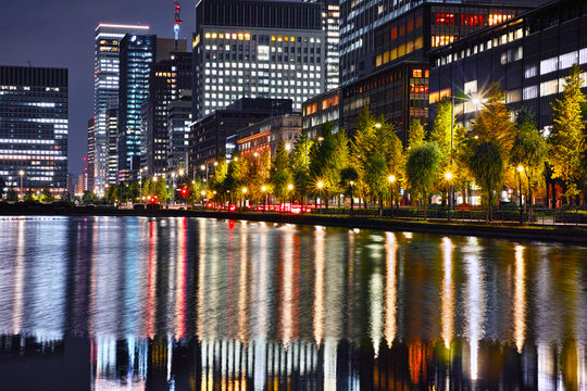 東京の丸の内の夜景