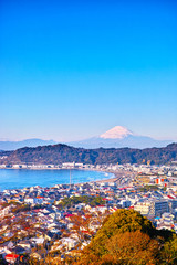 鎌倉の街並みと富士山
