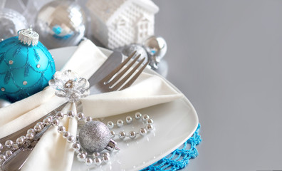 Obraz na płótnie Canvas Turquoise blue and silver Christmas Table Setting
