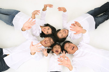 스튜디오 안 3대 가족