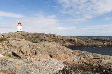Fototapeta na wymiar Red lighthouse on the small island in front of Smughen 