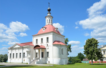 Fototapeta na wymiar Воскресенская церковь в Коломенском кремле, Московская область