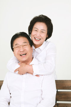 캐주얼 복장의 3대 가족