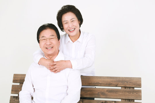 캐주얼 복장의 3대 가족