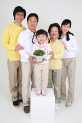 캐주얼 복장의 대가족