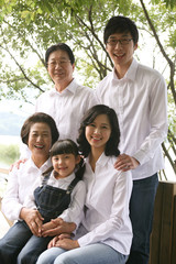 공원에서 행복한 대가족