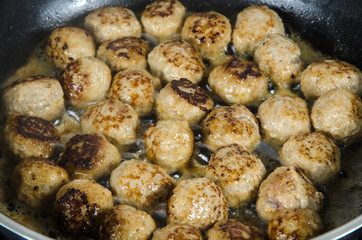 Frying meatballs