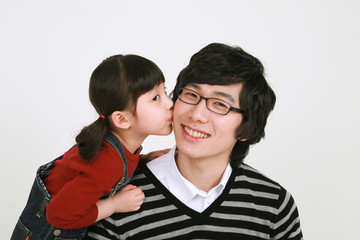 젊은 부부와 여자아이