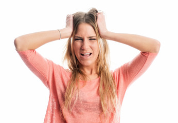 Blonde Frau mit Kopfschmerzen