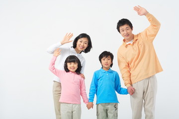 남자아이와 여자아이 함께 있는 부부