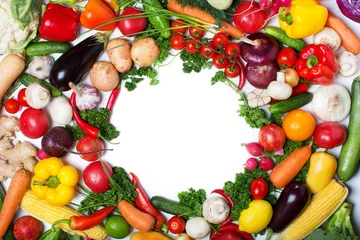 Foto op Plexiglas decoratief patroon van verse groenten op witte achtergrond © BestForYou