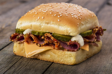 square sandwich with ham and cheese