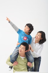Fototapeta premium 남자아이와 여자아이가 함께 있는 부부