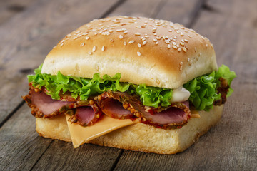 square sandwich with ham and cheese