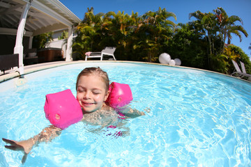Cheerful little girl in swimming-pool © goodluz