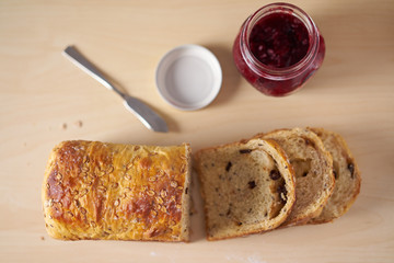 Serving for breakfast or tea time with sliced bread