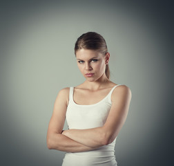 Obraz premium Studio portrait of sullen woman over grey background