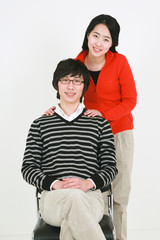 스튜디오 안에서 젊은 커플