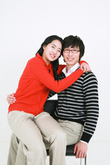 스튜디오 안에서 젊은 커플