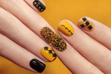 Икорный маникюр.