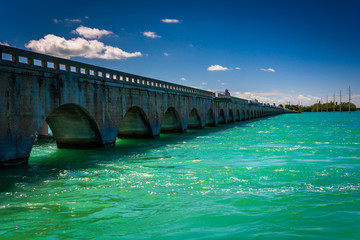 Turquoise waters and bridge on the Overseas Highway, in Islamora