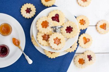 Weihnachtsplätzchen mit Konfitüre