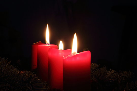 Kerzenlicht in der dritten Advent