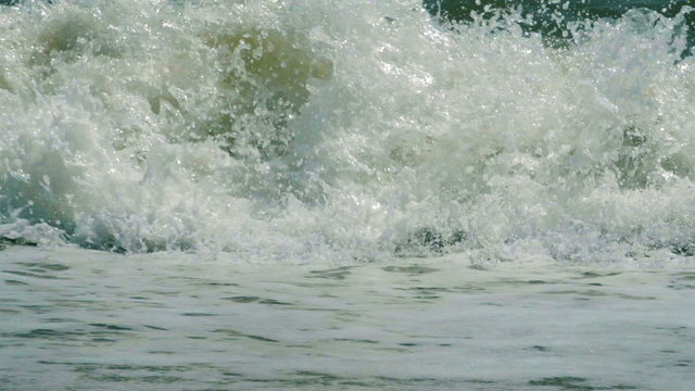 Waves breaking on a seashore