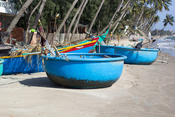 Obraz premium Fishing boat on the beach