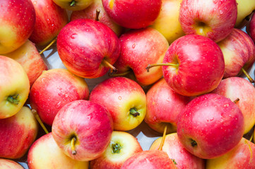 Red apples