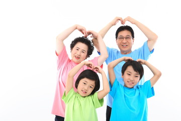 두 어린이와 할머니 할아버지