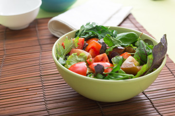 Green salad with tomatoes