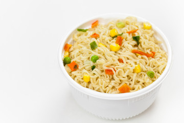 Quick Ramen Noodles with carrots, peas and green onion