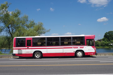 Obraz na płótnie Canvas 赤いバス