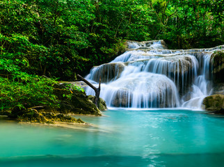 Obraz premium Waterfall at Erawan National Park, Kanchana buri, Thailand