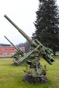 Old antiaircraft guns, Tuusula