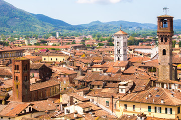 Fototapeta na wymiar cityscape of Lucca