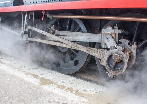 Embiellage sur locomotive &agrave; vapeur en Baie de Somme