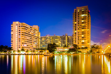 Fototapeta na wymiar Buildings on Belle Island at night, in Miami Beach, Florida.