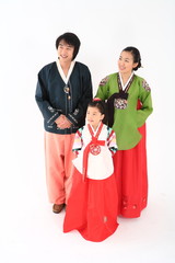 한복 입은 한국인 가족
